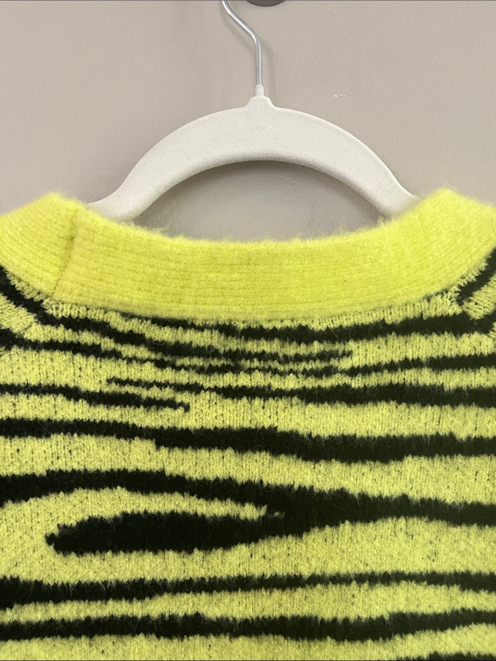 English Factory lime green/yellow crop v neck cardigan size medium size medium - Picture 10 of 11